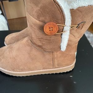 Women’s boots size 7- fits more like a 7.5
